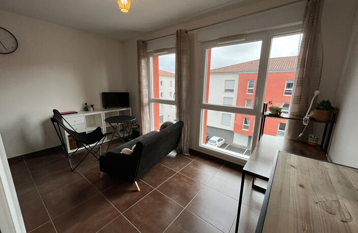 VENDU  chez POINT IMMO- Appartement T1 Meublé de 27,70m² avec place de parking privative — photo 2