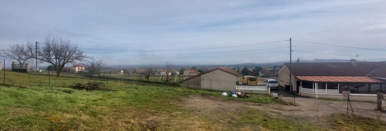 Terrain  445 m² à vendre à Marcilly-le-Châtel (42130)