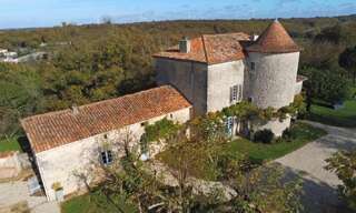 Maison 9 Pièces 258 m² à vendre à Civray (86400)