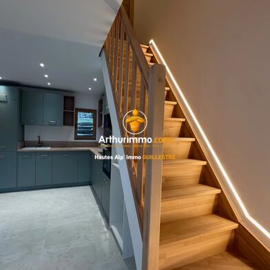 Appartement 3 pièces 271700 €