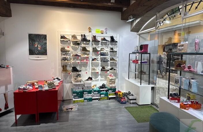 Local commercial — photo 2