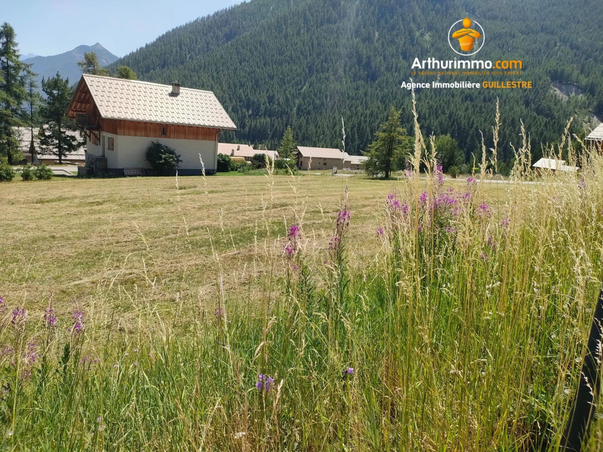 Vente Terrain 931 m2 à Arvieux · 150 000 €