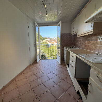 Appartement 3 pièces 910 €