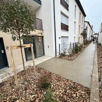 Appartement 4 pièces 877 €