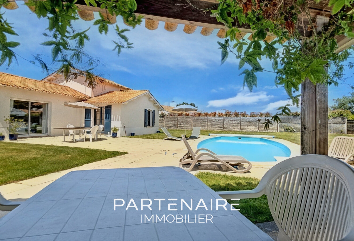 VILLA AVEC PISCINE AU GOLF DU PAYS DE SAINT GILLES CROIX DE — photo 1