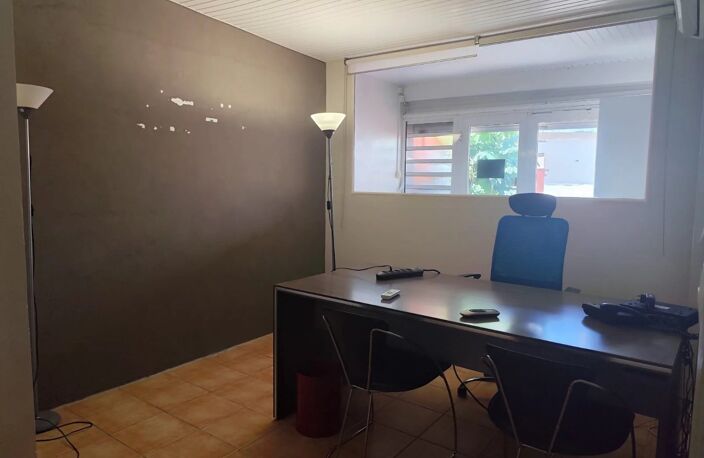 LOCAL PROFESSIONNEL 58 M² – BUREAUX / ACTIVITÉS PROFESSIONNELLES — photo 5