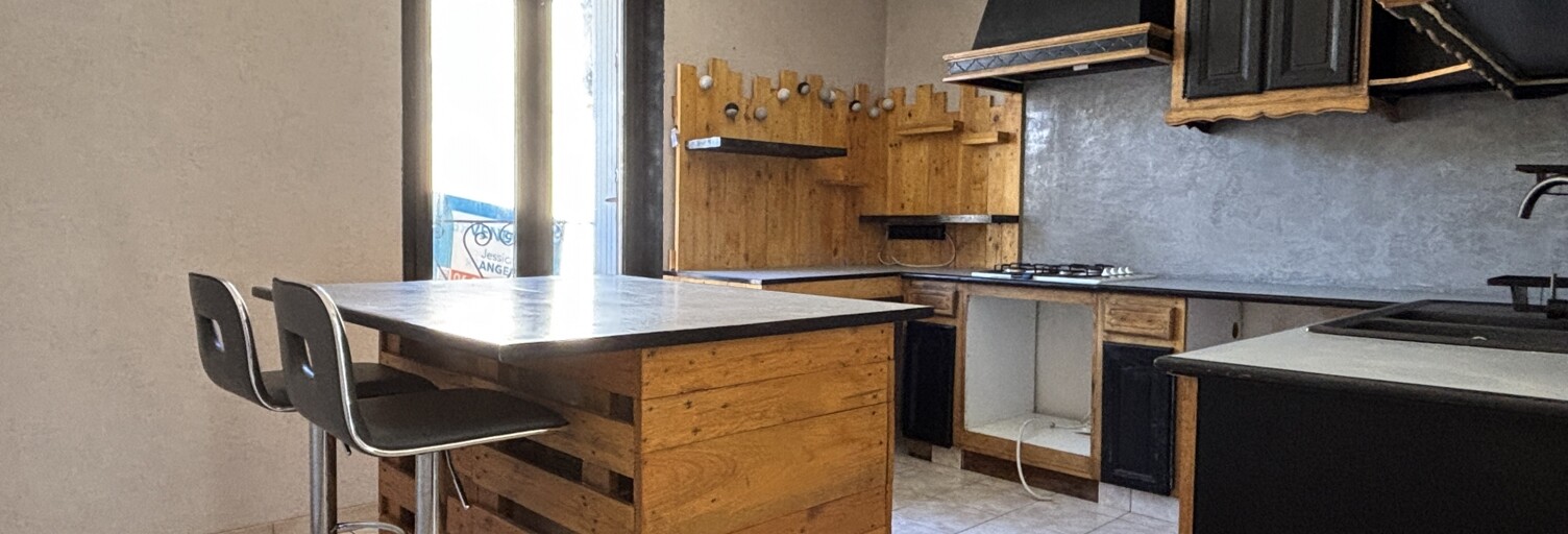 Immeuble  121 m² à vendre à Doué-en-Anjou (49700)