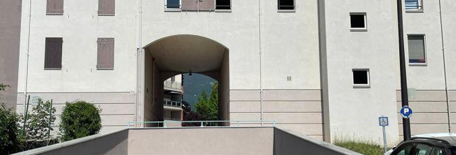 Garage  13 m² à louer à Saint-Genis-Pouilly (01630)