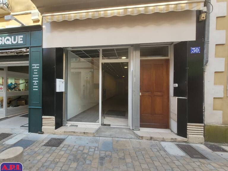 LOCAL COMMERCIAL OU PROFESSIONEL IDEALEMENT PLACE! — photo 1