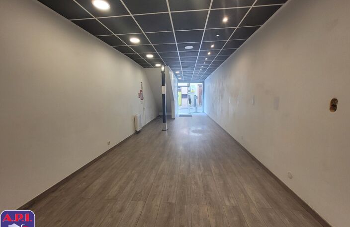 LOCAL COMMERCIAL OU PROFESSIONEL IDEALEMENT PLACE! — photo 3