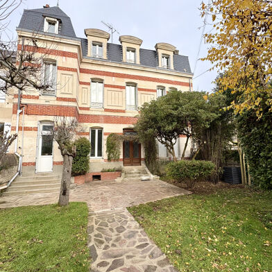 Maison 6 pièces 1525 €