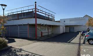 Commerce  876 m² à vendre à Saint-Doulchard (18230)