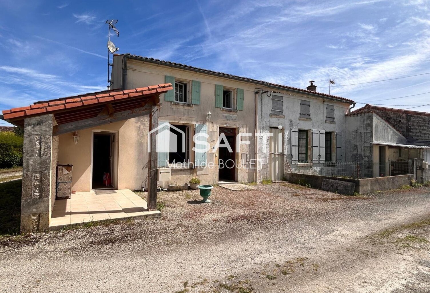 Maison charentaise avec de grandes dépendances — photo 1