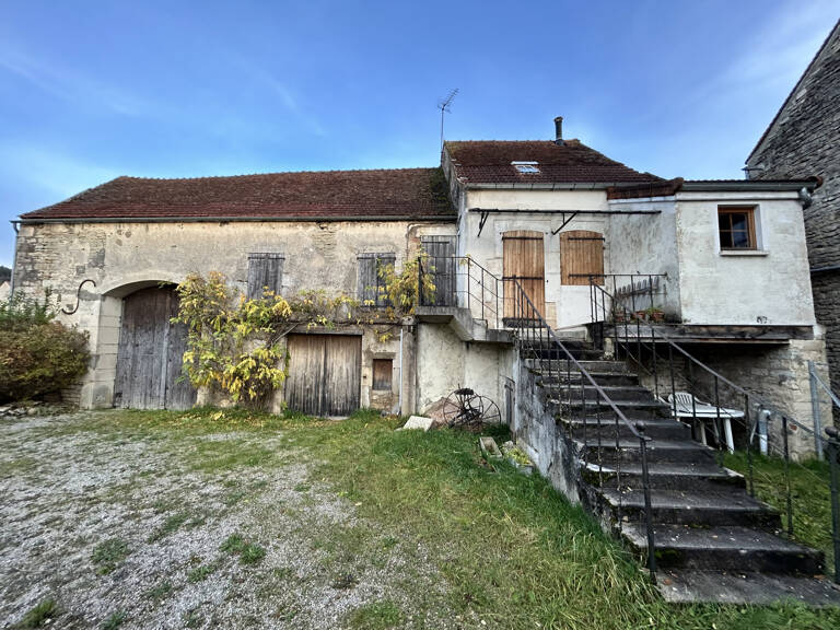 Maison de village avec grange — photo 1