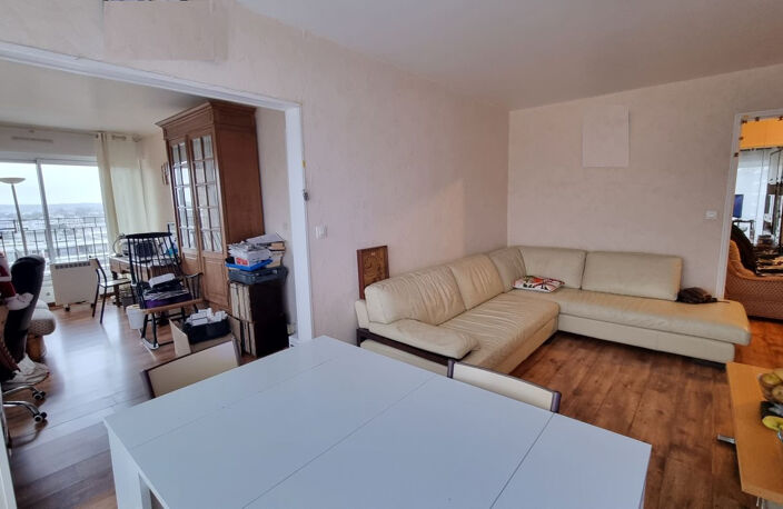 Lumineux appartement 5 pièces - vendu occupé - au dernier ét — photo 2