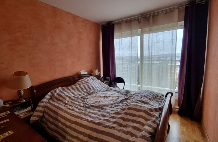 Lumineux appartement 5 pièces - vendu occupé - au dernier ét — photo 4