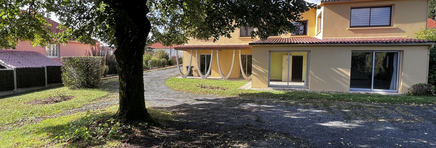 Maison 17 Pièces 340 m² à vendre à La Châtaigneraie (85120)