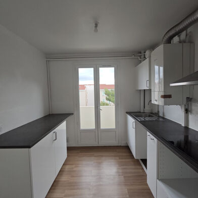 Appartement 3 pièces 858 €