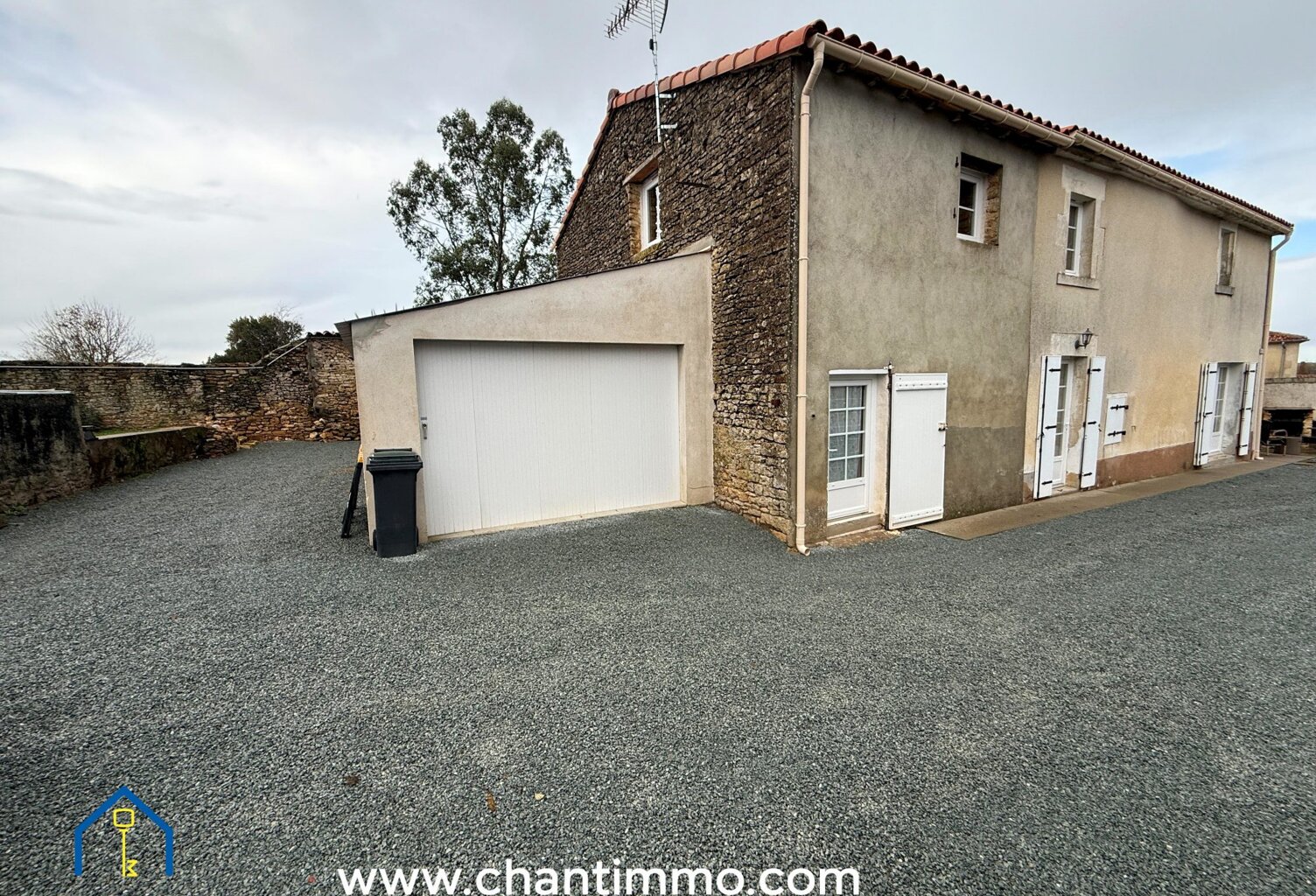 Maison en pierres rénovée — photo 1