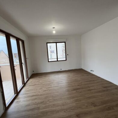 Appartement 4 pièces 864 €