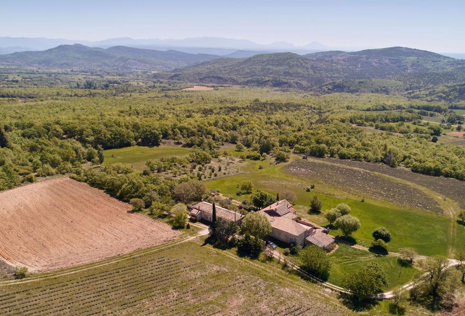 Domaine exceptionnel de plus de 900 m² de bâtis sur 75 hectares — photo 1