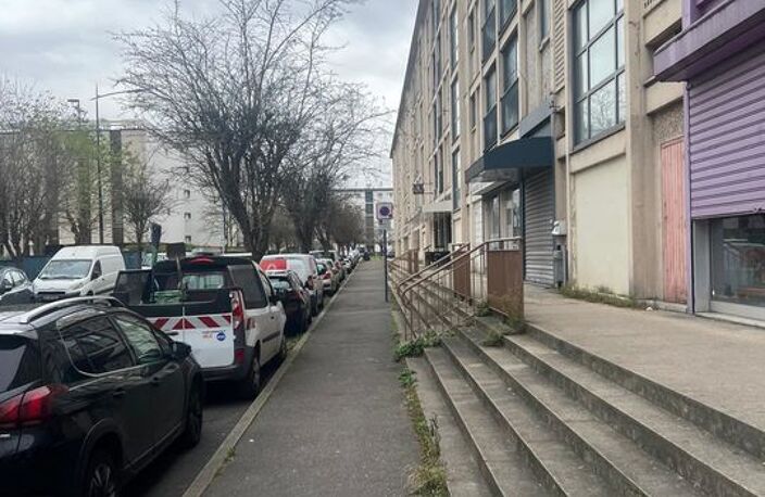À VENDRE  Restaurant avec Appartement + Grand Sous-Sol — photo 2