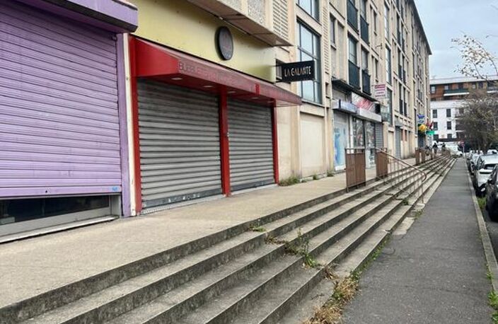 À VENDRE  Restaurant avec Appartement + Grand Sous-Sol — photo 3