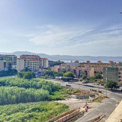 Appartement 3 pièces 982 €