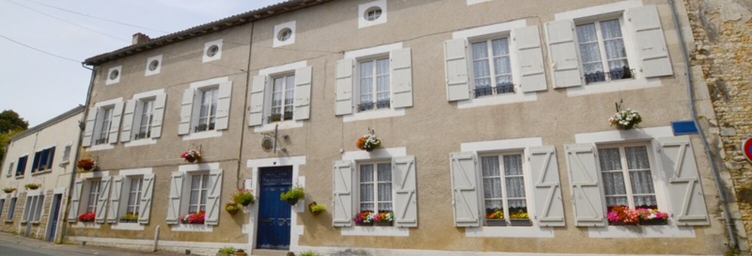 Maison 12 Pièces 446 m² à vendre à Champagne-Mouton (16350)