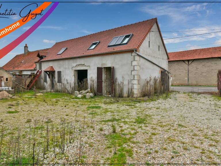 Maison à rénover avec atelier, grange et dépendances – Chemilly (03) — photo 1