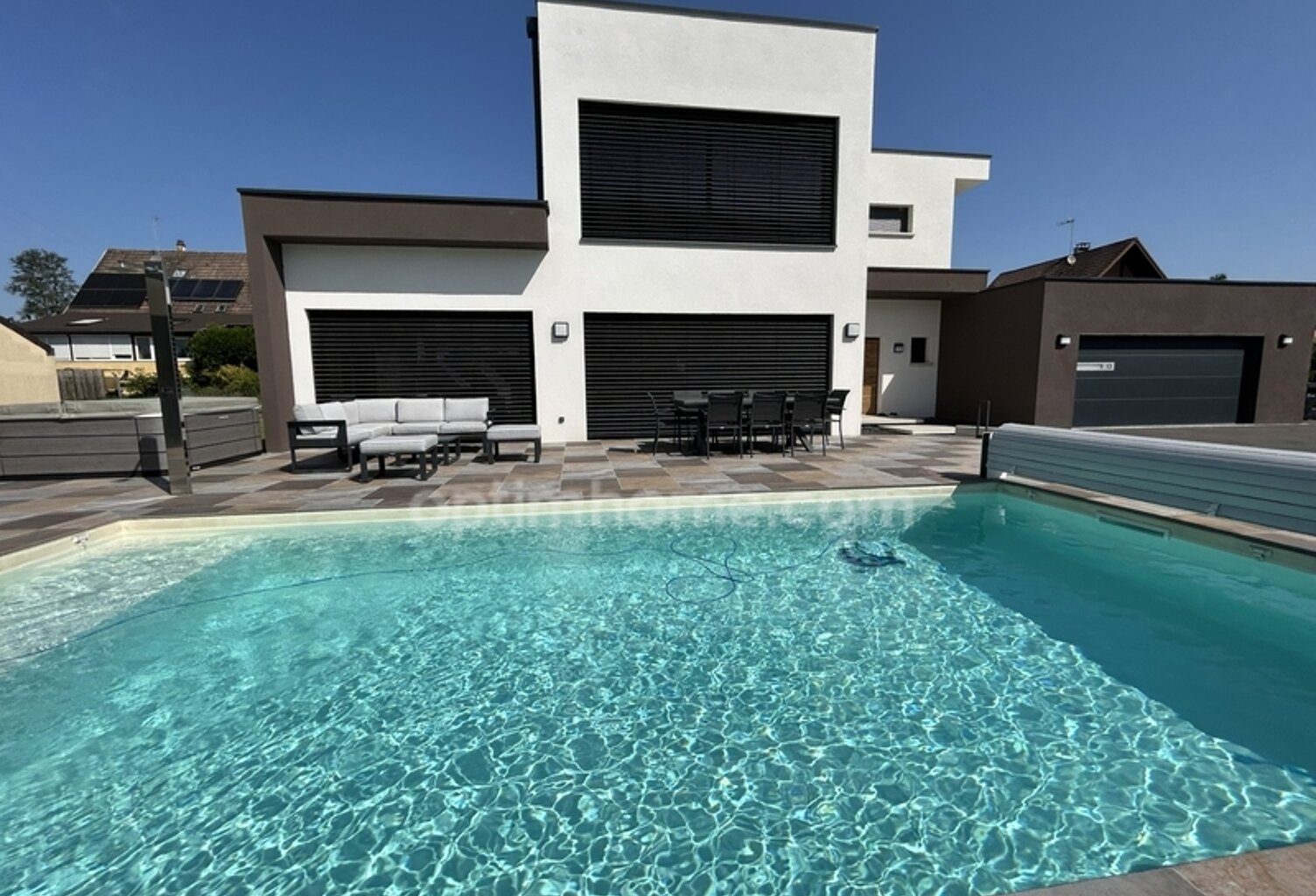 BETTENDORF, 2min de HIRSINGUE, Villa d'architecte, 222m² habitable (+400m² surface totale), suite parentale, piscine chauffée, pool house, jacuzzi, 14.87ares. Prestations haut de gamme — photo 1