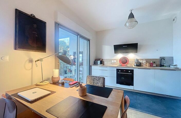 Appartement À Vendre en rez de jardin proche centre ville dans résidence avec ascenseur — photo 2