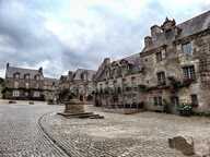 LOCRONAN(29) – Ensemble commercial et habitation en pierre de taille et moellons avec crêperie en activité et chambres d'hôtes — photo 4