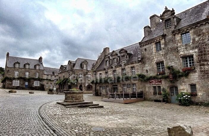 LOCRONAN(29) – Ensemble commercial et habitation en pierre de taille et moellons avec crêperie en activité et chambres d'hôtes — photo 4