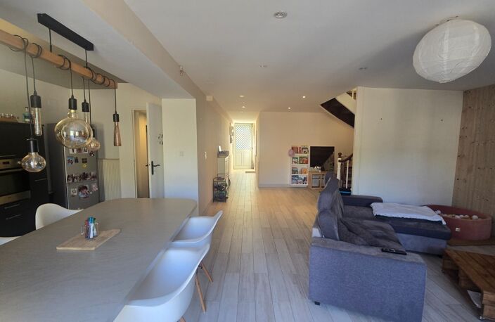 Maison à vendre 5 pièces d'environ 126m² à SAINT JEAN D'ANGELY (17) 4 chambres, 1 garage, proche centre ville, sur un terrain d'environ 400m² — photo 2