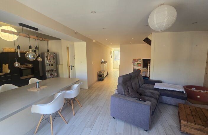 Maison à vendre 5 pièces d'environ 126m² à SAINT JEAN D'ANGELY (17) 4 chambres, 1 garage, proche centre ville, sur un terrain d'environ 400m² — photo 3