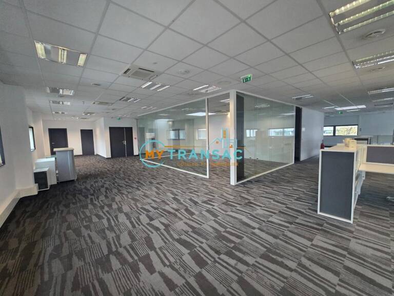 A LOUER - My Transac vous propose des lots de bureaux  à Ivry sur Seine, aux portes de PARIS — photo 1