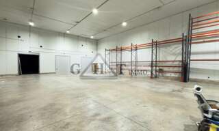 Local industriel  1965 m² à louer à Crégy-lès-Meaux (77124)