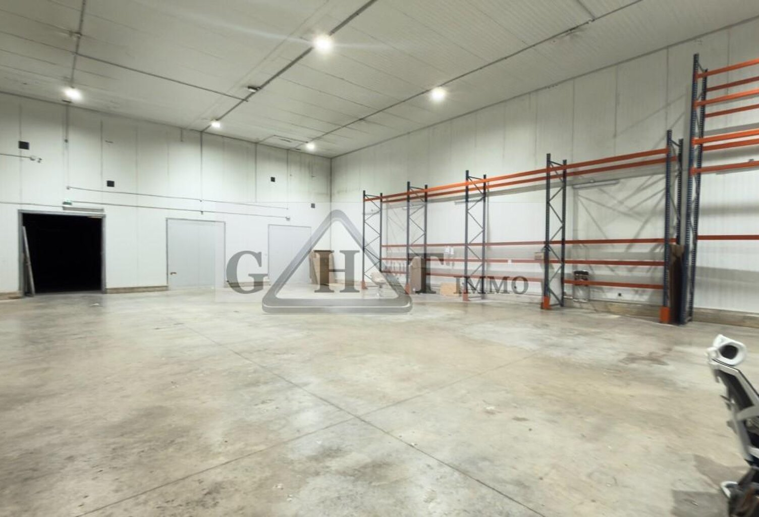 Entrepôt à louer  1 965 m² – Meaux (77100) — photo 1