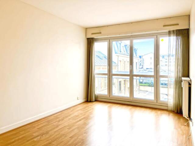 Appartement À Vendre — photo du bien