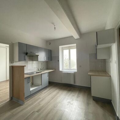 Appartement 4 pièces 886 €