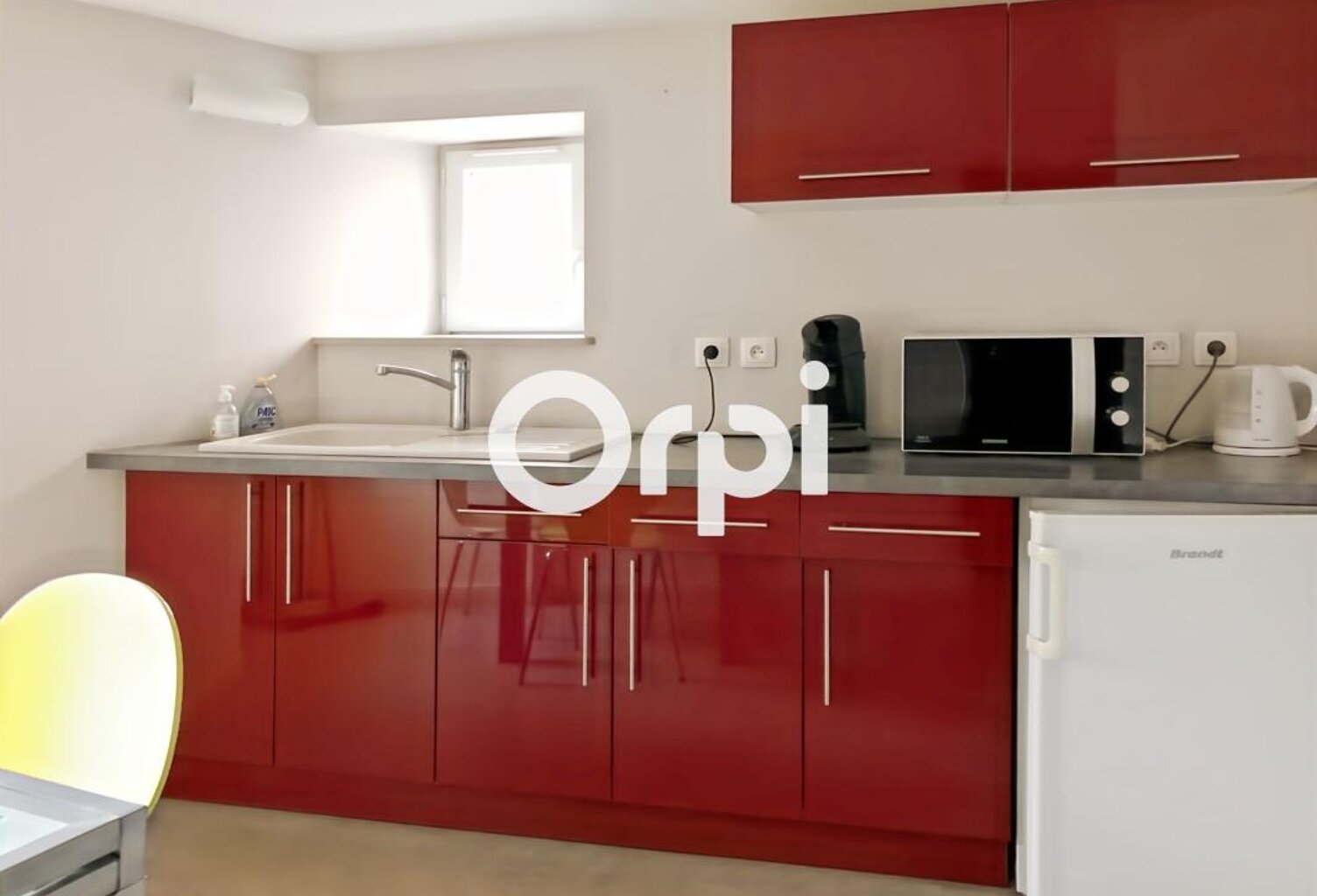 Local professionnel 75.9 m² Thurins — photo 1