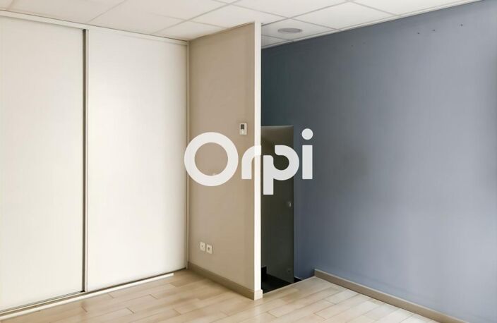 Local professionnel 75.9 m² Thurins — photo 2