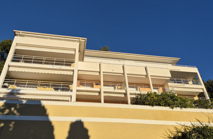 Menton, début route de Gorbio, beau 2 pièce, étage élévé ,te — photo 3