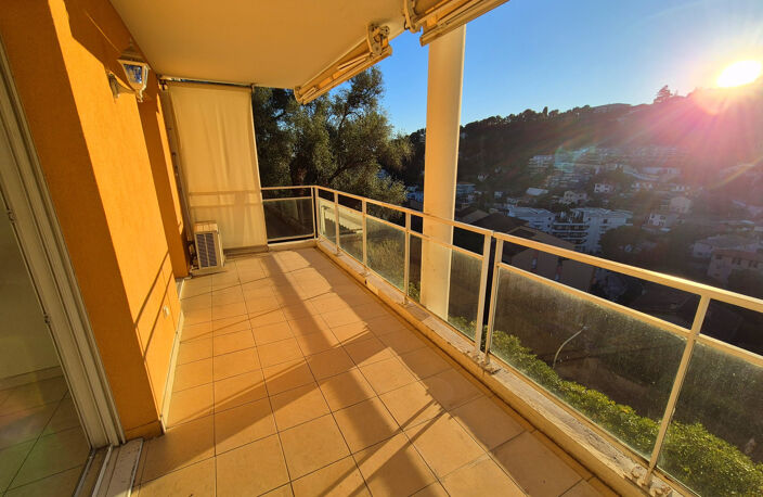 Menton, début route de Gorbio, beau 2 pièce, étage élévé ,te — photo 4