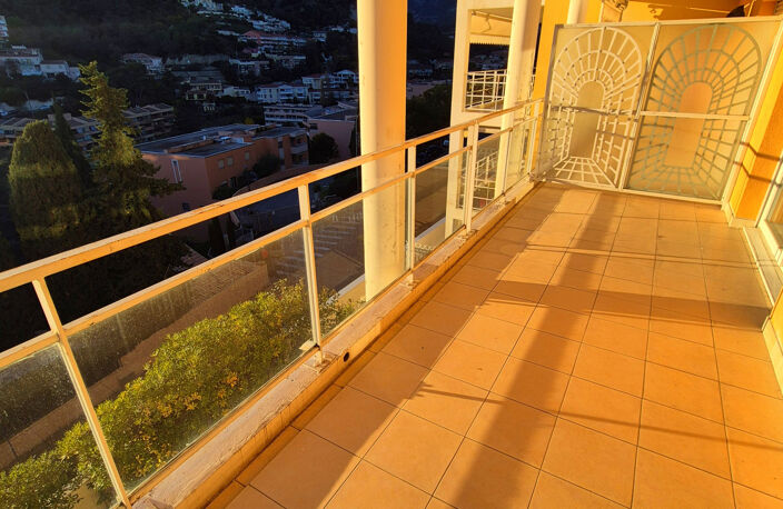 Menton, début route de Gorbio, beau 2 pièce, étage élévé ,te — photo 5