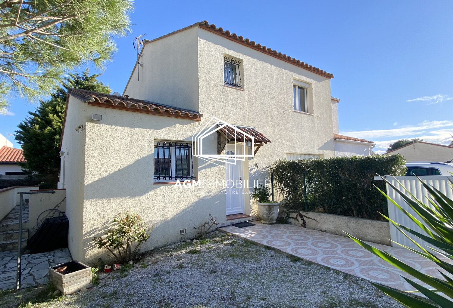 VILLA 3 FACES SUR PARCELLE DE 400 m2 AVEC PISCINE — photo 1