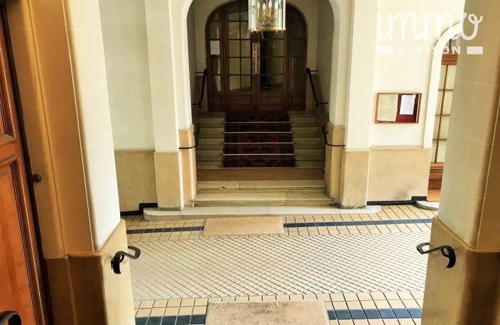 Appartement T4  112 m² - PARIS XVI avec cour privative — photo 3