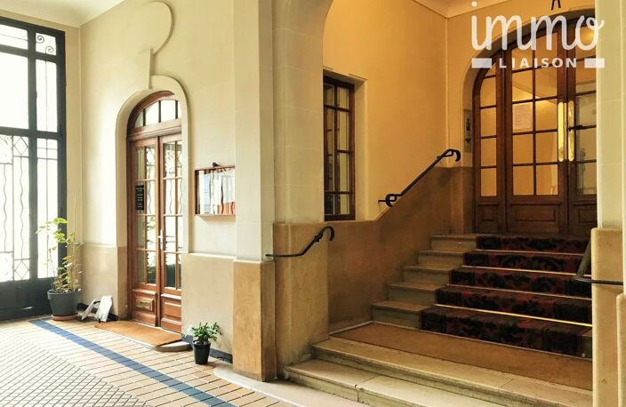 Appartement T4  112 m² - PARIS XVI avec cour privative — photo 4