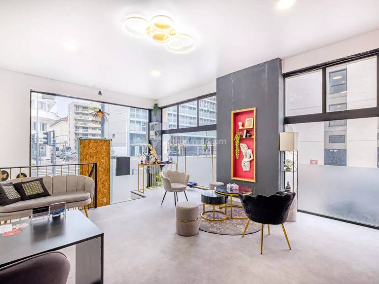 À vendre – Murs commerciaux d’un très beau local d’angle de 68 m² – Rue Duquesne, Lyon 6 — photo 1